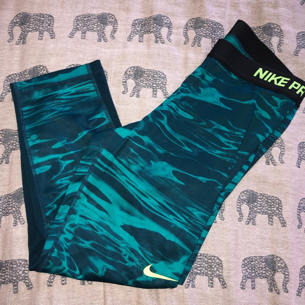Women’s Nike Pro Cropped Leggings